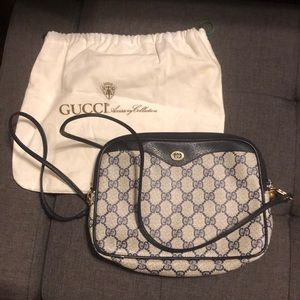 Vintage Navy Gucci crossbody!!